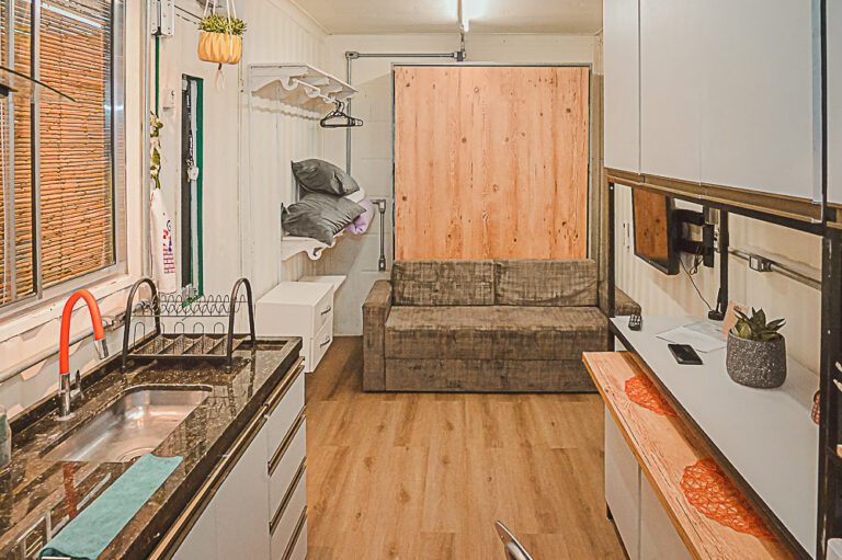 Interior completo de um loft container da Teu Living
